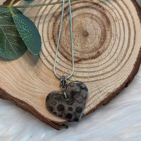 Petoskey Stone Heart Necklack + Chain - Picture 1 of 3